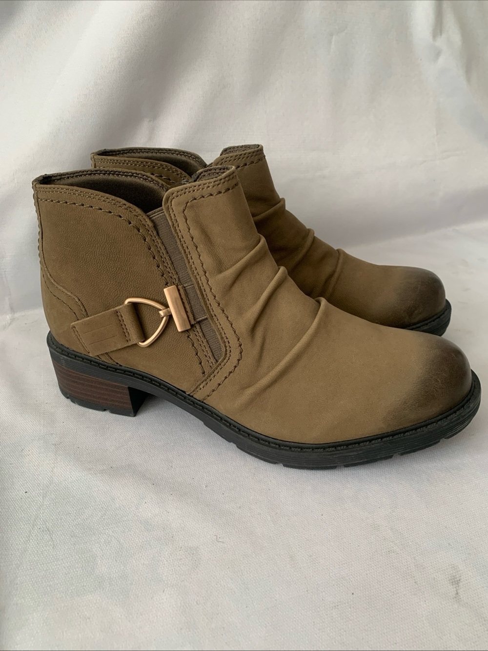 Clarks Collection Hearth Faye Olive Brown Leather Ankle Boots Women's 9.5 M Moto